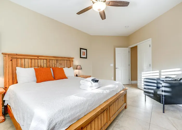 Heated Pool & Putting Green: Chandler Home! *