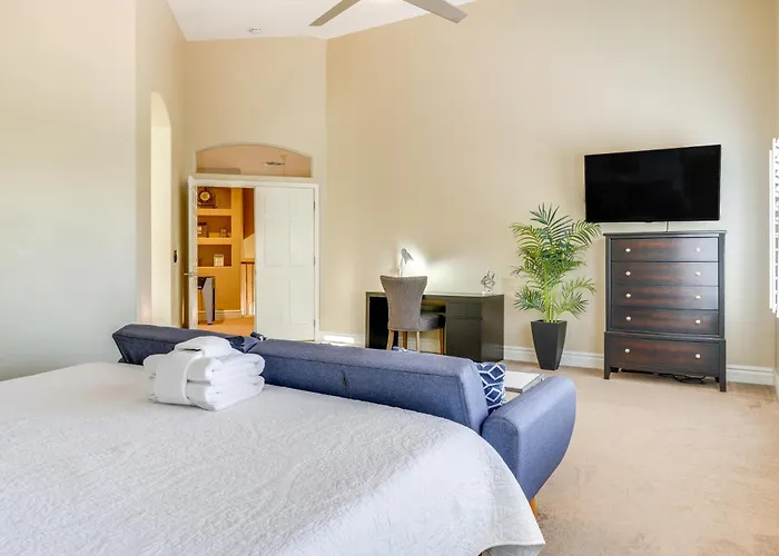 Heated Pool & Putting Green: Chandler Home! * Chandler