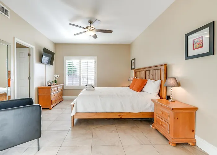 Heated Pool & Putting Green: Chandler Home!
