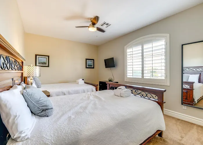 Heated Pool & Putting Green: Chandler Home! Сasa de vacaciones *