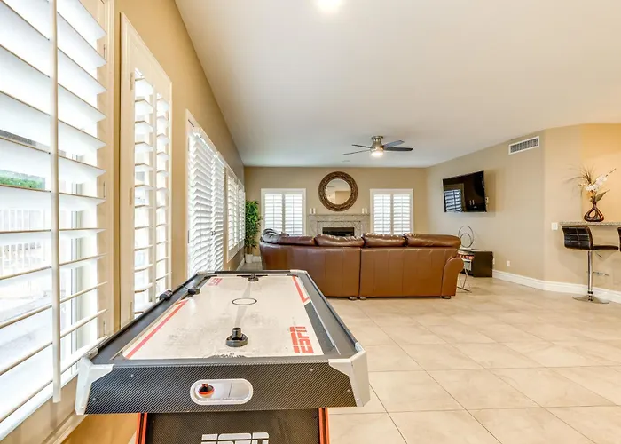 Сasa de vacaciones Heated Pool & Putting Green: Chandler Home! Chandler