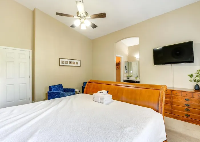 Heated Pool & Putting Green: Chandler Home! Chandler