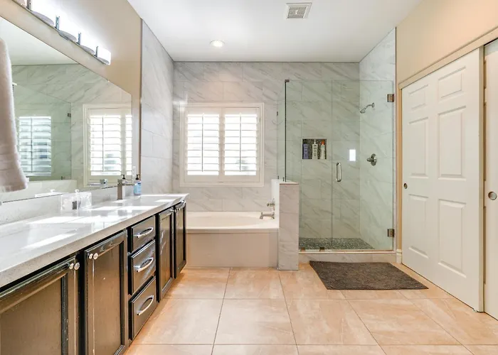 Heated Pool & Putting Green: Chandler Home!