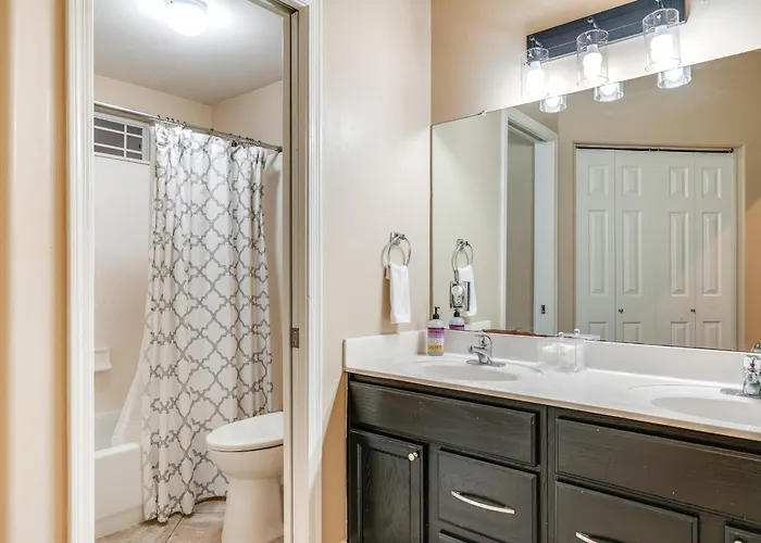 Heated Pool & Putting Green: Chandler Home! Сasa de vacaciones