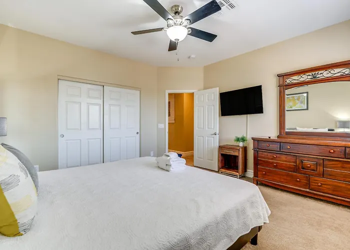 Heated Pool & Putting Green: Chandler Home! Сasa de vacaciones *