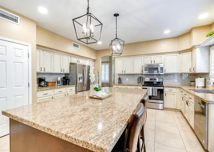 Сasa de vacaciones Heated Pool & Putting Green: Chandler Home! *