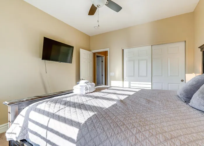 Heated Pool & Putting Green: Chandler Home! *