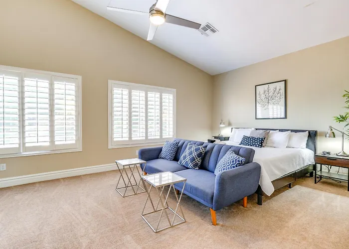 Heated Pool & Putting Green: Chandler Home! Chandler
