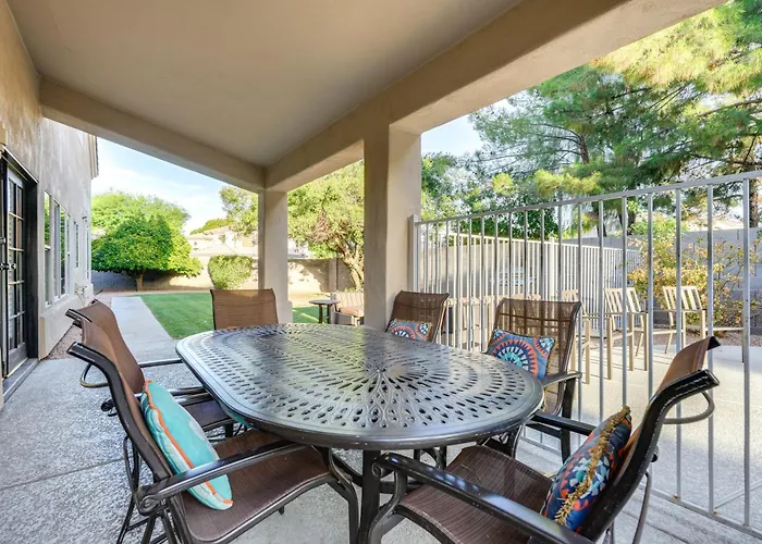Сasa de vacaciones Heated Pool & Putting Green: Chandler Home!