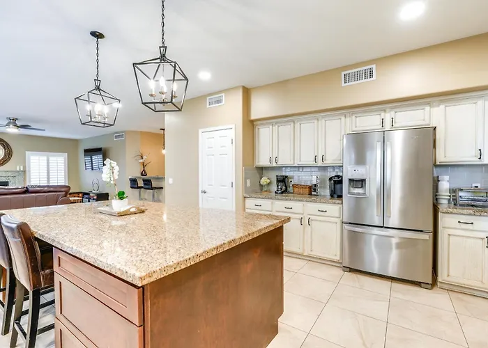 Сasa de vacaciones Heated Pool & Putting Green: Chandler Home! *