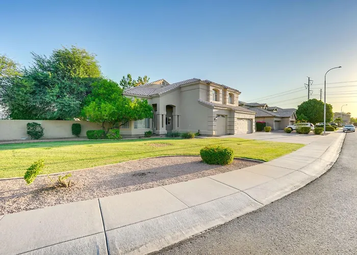 Heated Pool & Putting Green: Chandler Home! Сasa de vacaciones