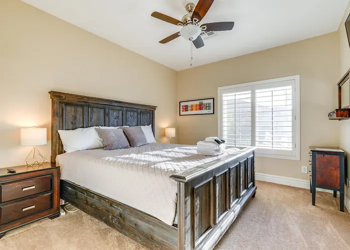 Heated Pool & Putting Green: Chandler Home! *