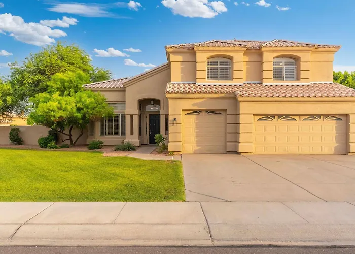 Heated Pool & Putting Green: Chandler Home! Сasa de vacaciones
