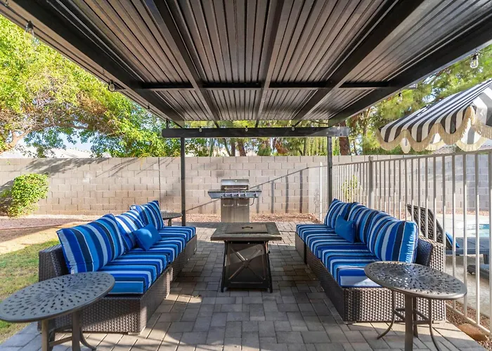 Heated Pool & Putting Green: Chandler Home! Сasa de vacaciones Chandler