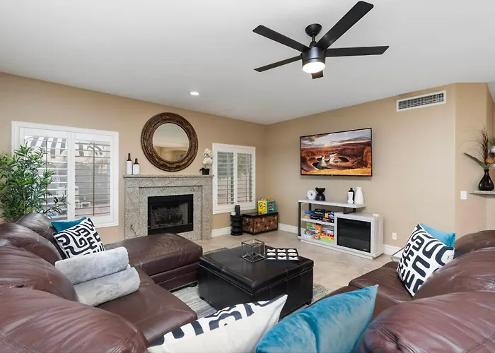 Heated Pool & Putting Green: Chandler Home! * Chandler