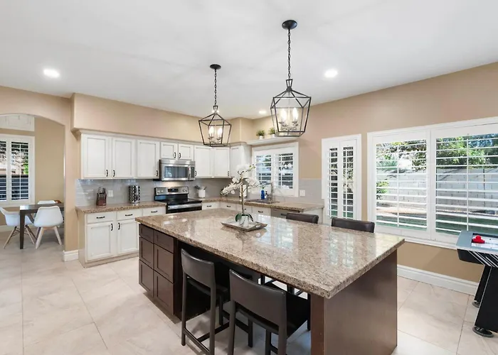 Heated Pool & Putting Green: Chandler Home! Сasa de vacaciones