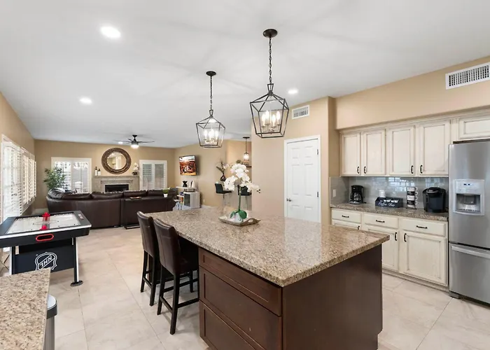 Heated Pool & Putting Green: Chandler Home! Сasa de vacaciones Chandler