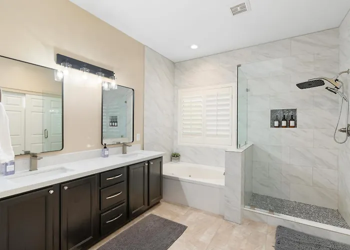 Heated Pool & Putting Green: Chandler Home! * Chandler