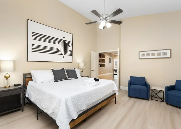 Heated Pool & Putting Green: Chandler Home!