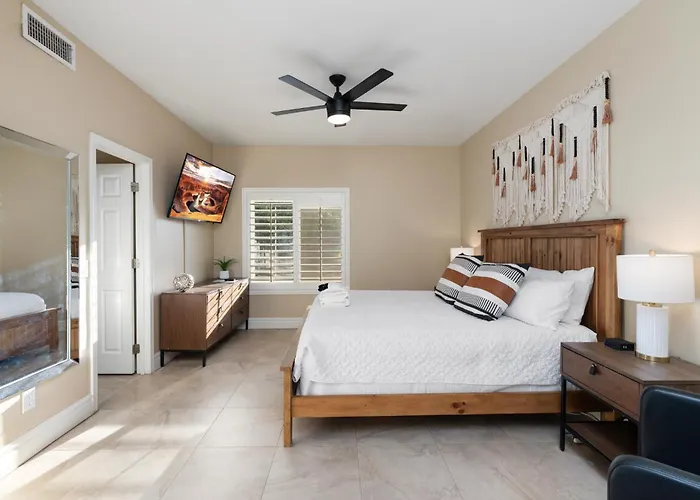 Heated Pool & Putting Green: Chandler Home! Сasa de vacaciones *