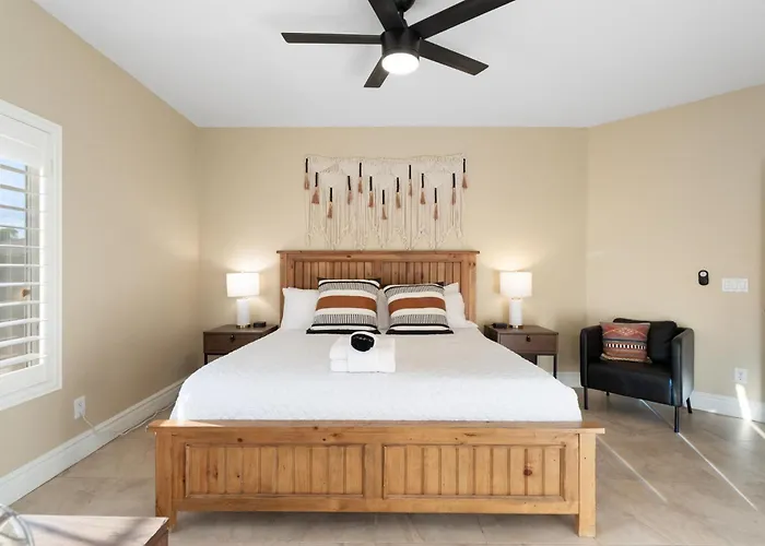 Heated Pool & Putting Green: Chandler Home! Сasa de vacaciones