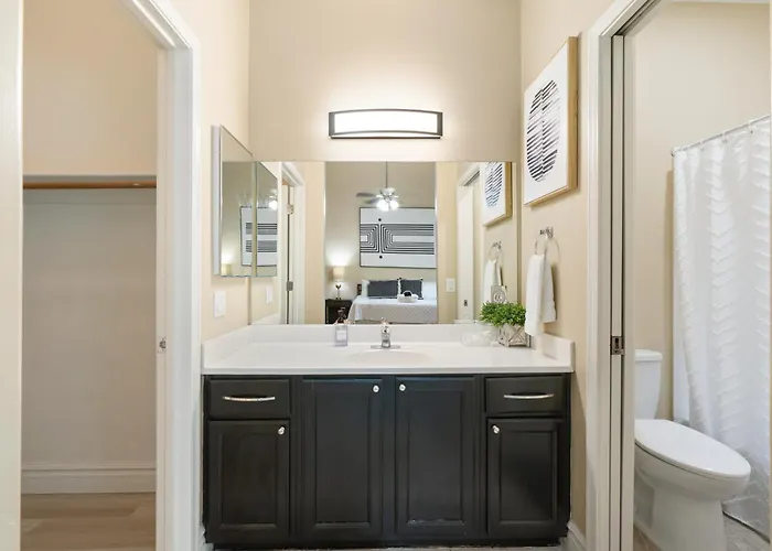 Heated Pool & Putting Green: Chandler Home! Chandler