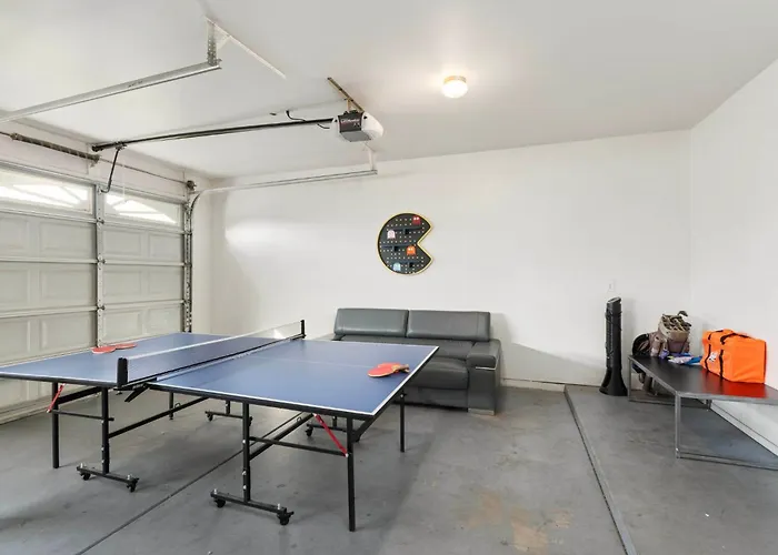 Heated Pool & Putting Green: Chandler Home! * Chandler