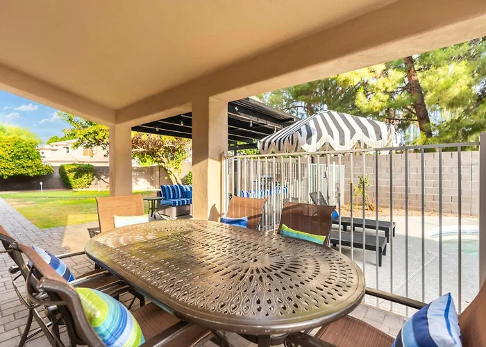 Heated Pool & Putting Green: Chandler Home! Сasa de vacaciones *