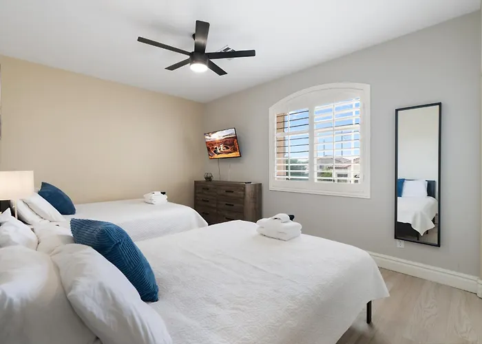Heated Pool & Putting Green: Chandler Home! * Chandler