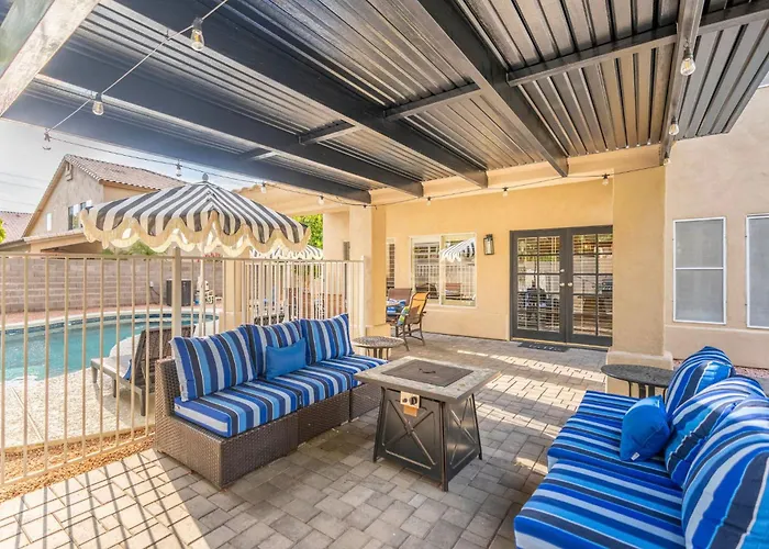 Heated Pool & Putting Green: Chandler Home! Сasa de vacaciones